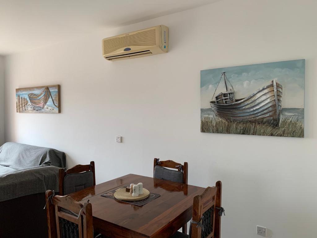 Comfortable 2 Bedroom Apartment In Popular Limnaria Gardens Paphos Exterior foto